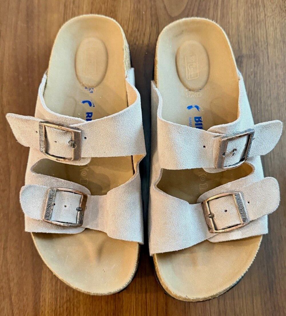 Birkenstock Women’s 8,5 Beige Suede Two Strap Buckle Slide Sandal Logo